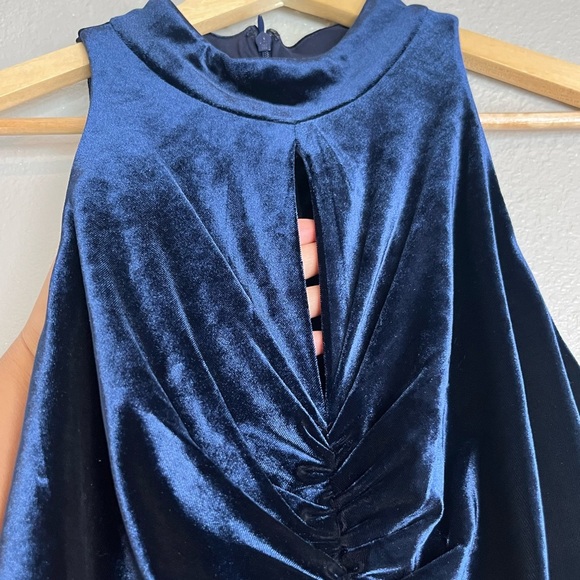 NWT Adrianna Papell Velvet Stretch Sheath Twist Front Halter High Low Hem Gown - Picture 13 of 16